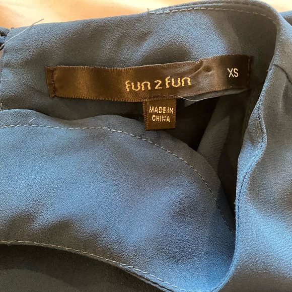 Blue flowy sleeveless top - Picture 2 of 5